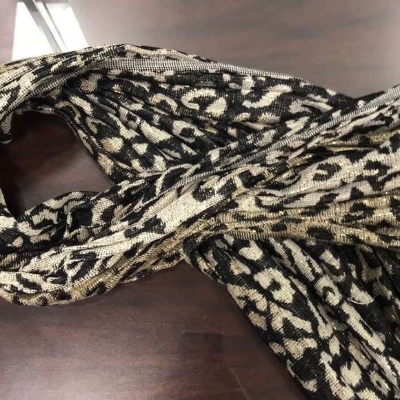 Leopard print scarf - Picture 4 of 4